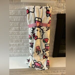 Hello kitty strawberry milkshake throw